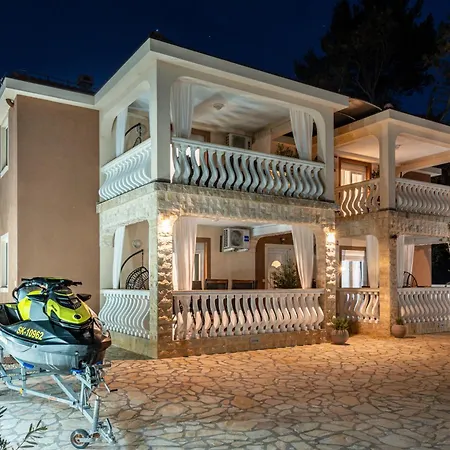 Quercus Apartment *