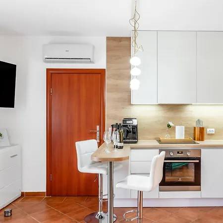 Quercus Apartman Vir